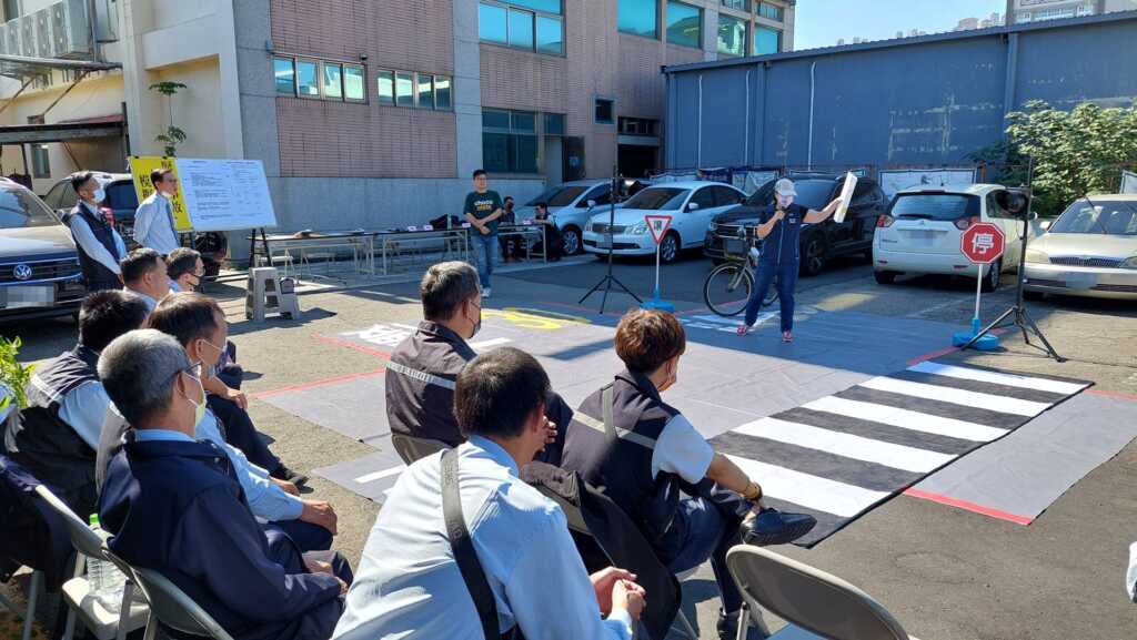 ▲彰化監理站黃建興站長表示，監理站已立即要求彰化縣內9大運輸業者強化駕駛員路口停讓教育訓練，更要求各類別的運輸業者落實路口停讓計畫的執行。（記者林郁芯翻攝）